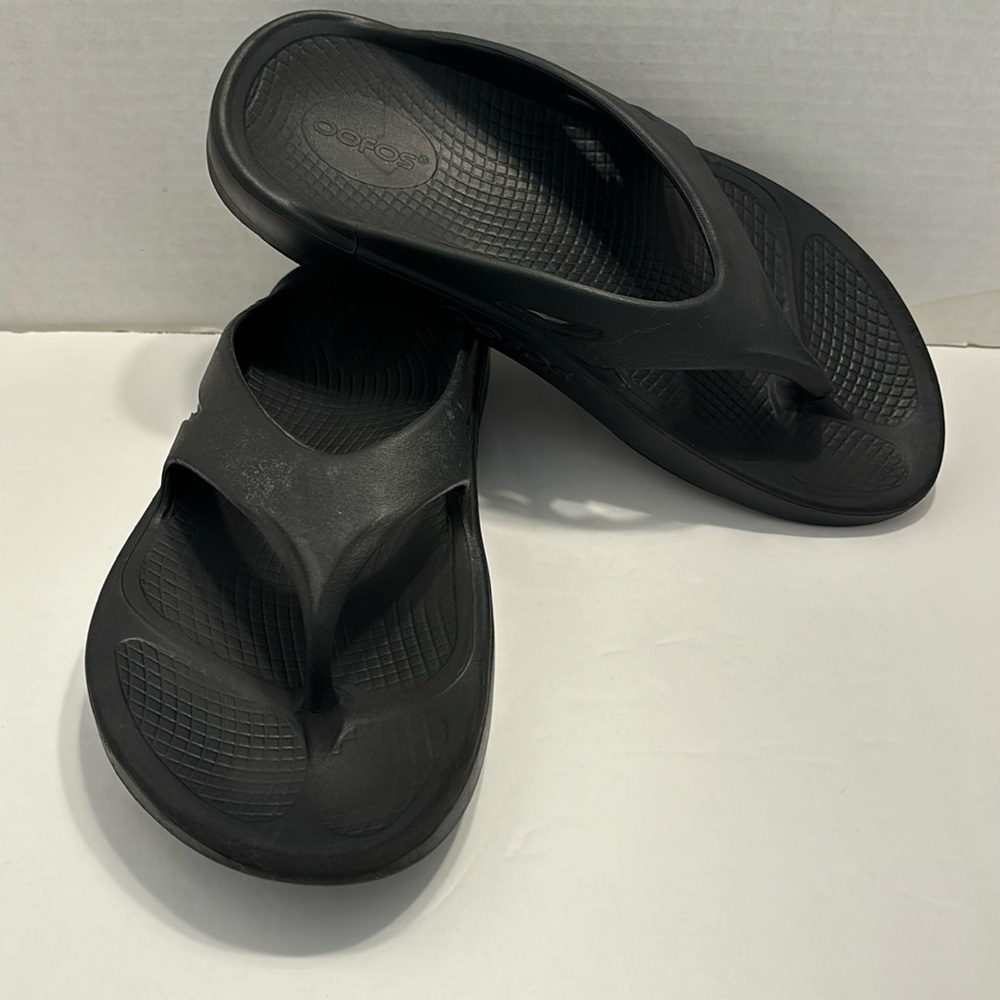Oofos original black thong sandal